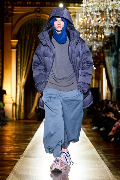 Look 28